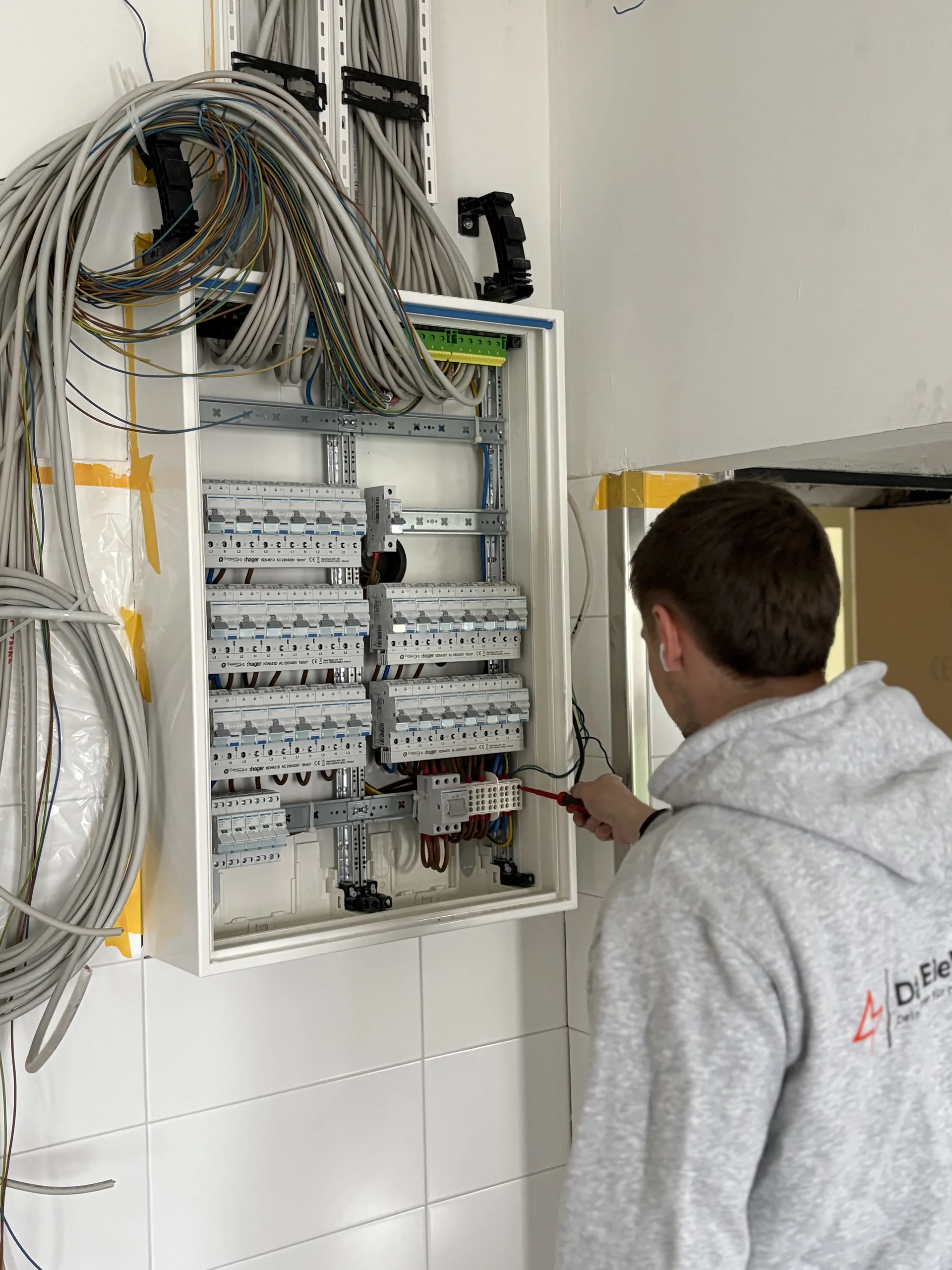 Endverdrahtung Sicherungskasten im Einfamilienhaus durch Das ElektroWerk